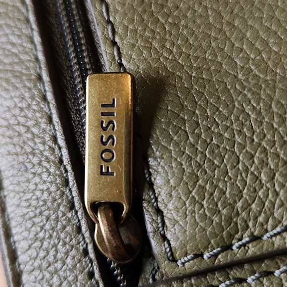 Fossil Green Zip Leather Wallet Wristlet - Picture 11 of 12